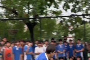 想问一下，这个学校食堂每天是不是给学生喂弹簧了！...