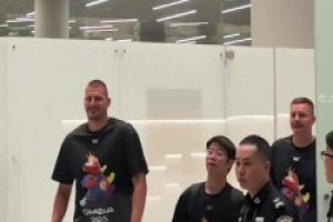 约老师骑着小马驹来了~
